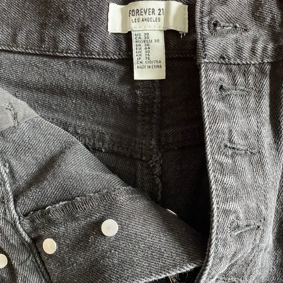 Shorts - Picture 3 of 3